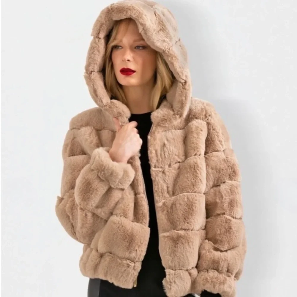 NWT BCBGMAXAZARIA faux fur long sleeve plush jacket in color Mink. Size Large